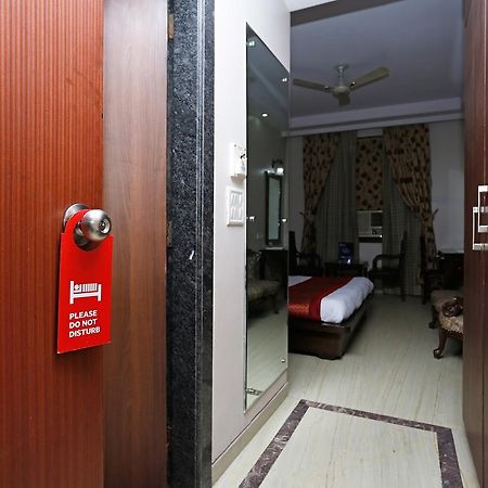 Oyo 5401 Hotel Mid Town Нью-Дели Экстерьер фото