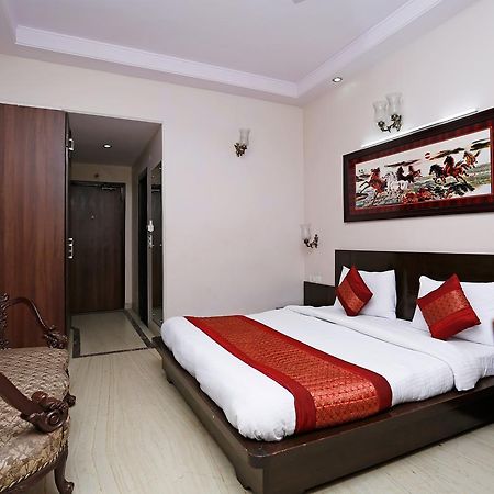 Oyo 5401 Hotel Mid Town Нью-Дели Экстерьер фото