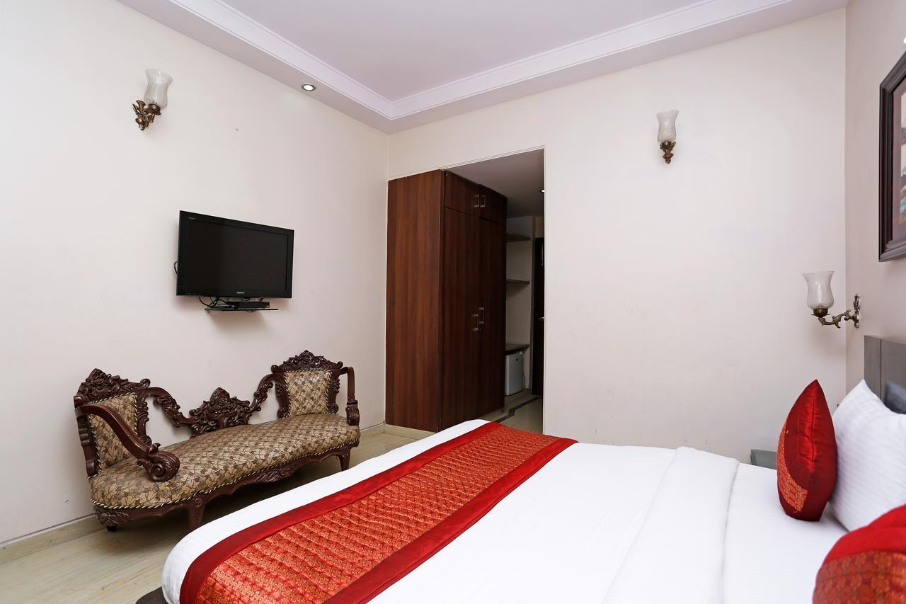 Oyo 5401 Hotel Mid Town Нью-Дели Экстерьер фото