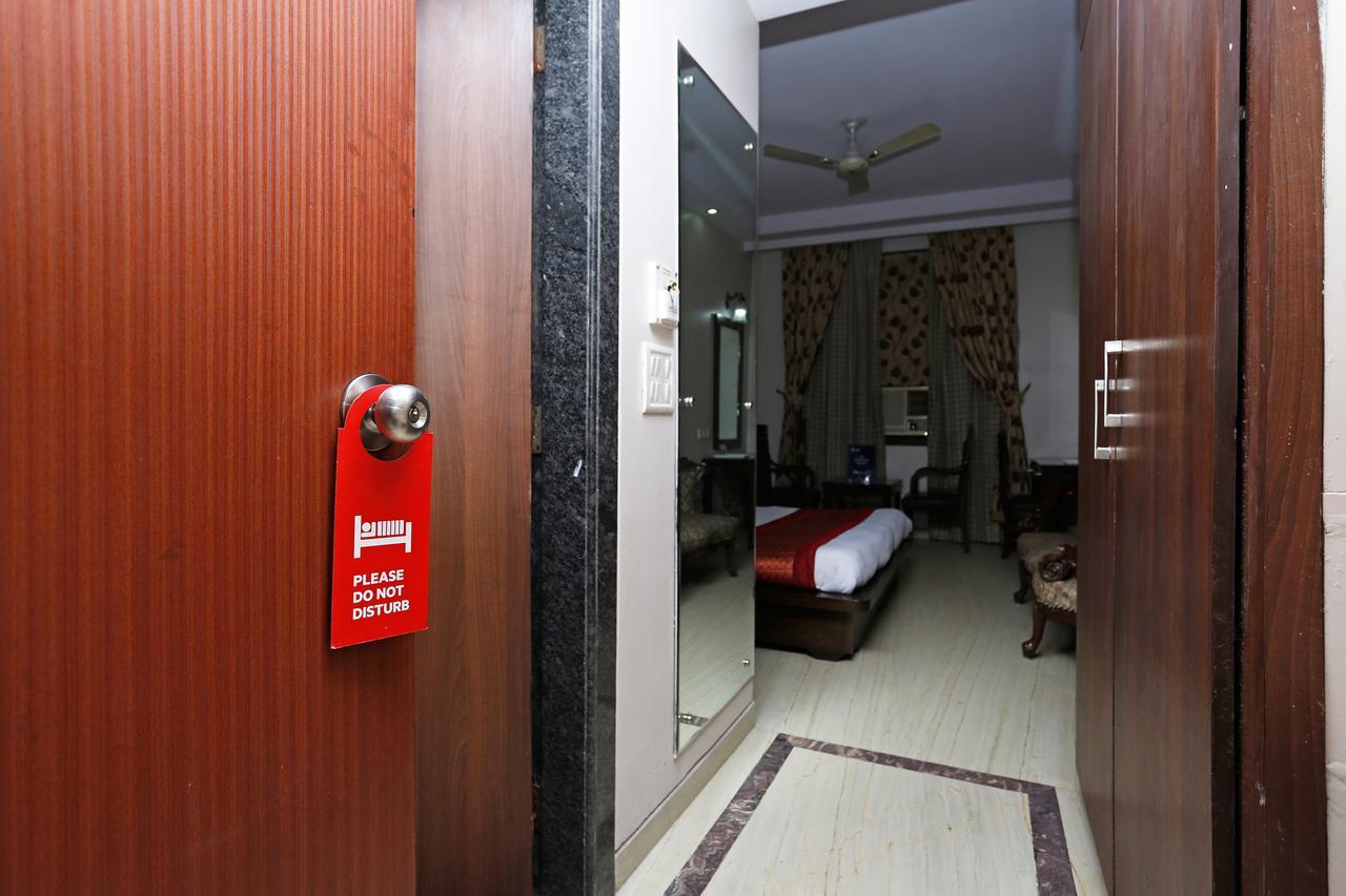 Oyo 5401 Hotel Mid Town Нью-Дели Экстерьер фото