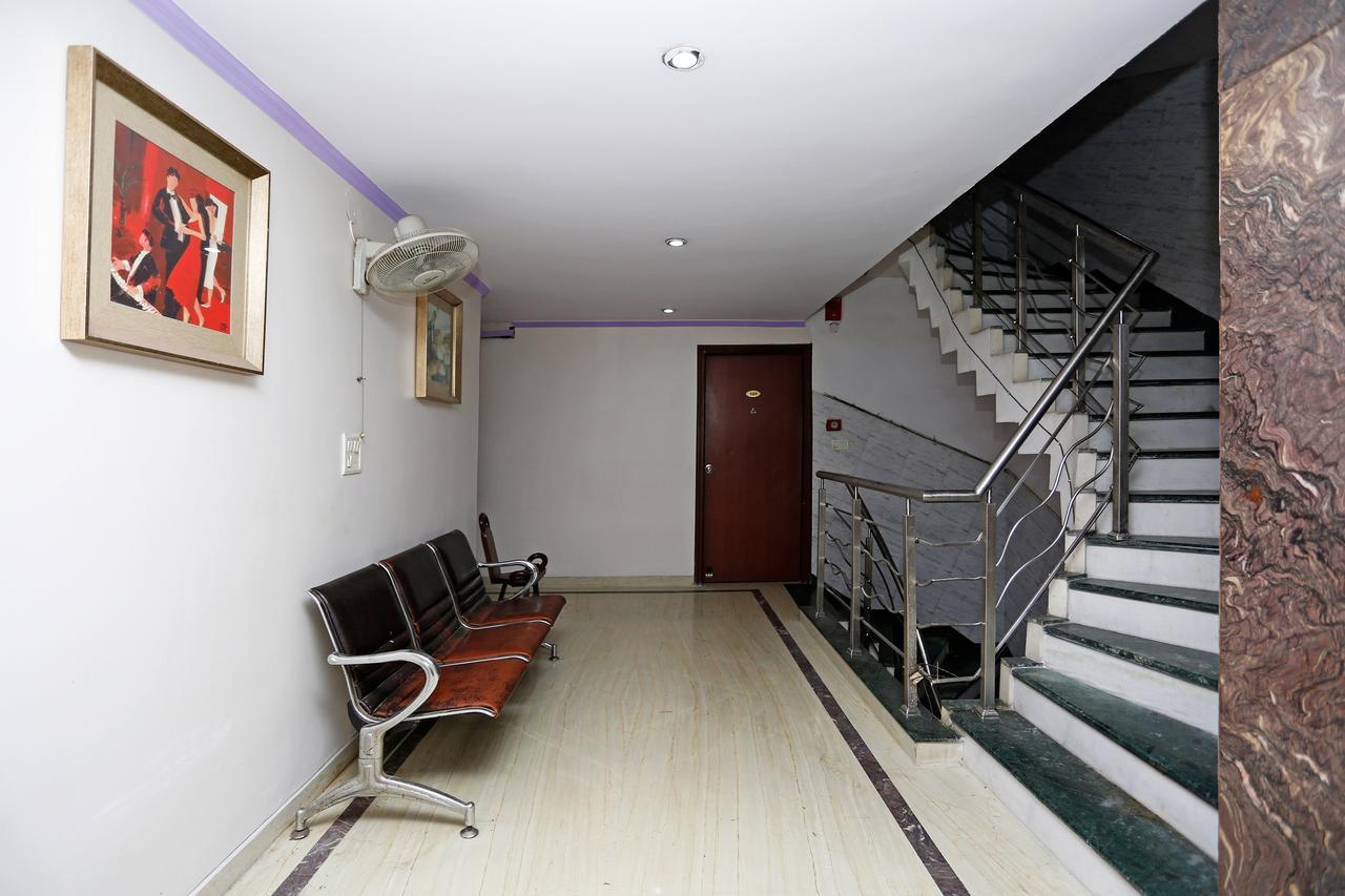 Oyo 5401 Hotel Mid Town Нью-Дели Экстерьер фото