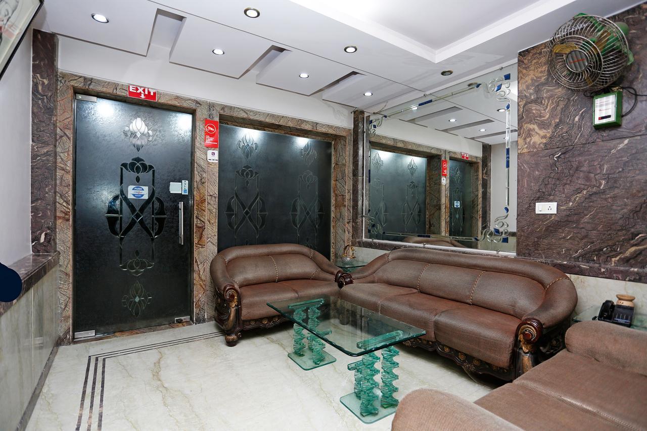 Oyo 5401 Hotel Mid Town Нью-Дели Экстерьер фото