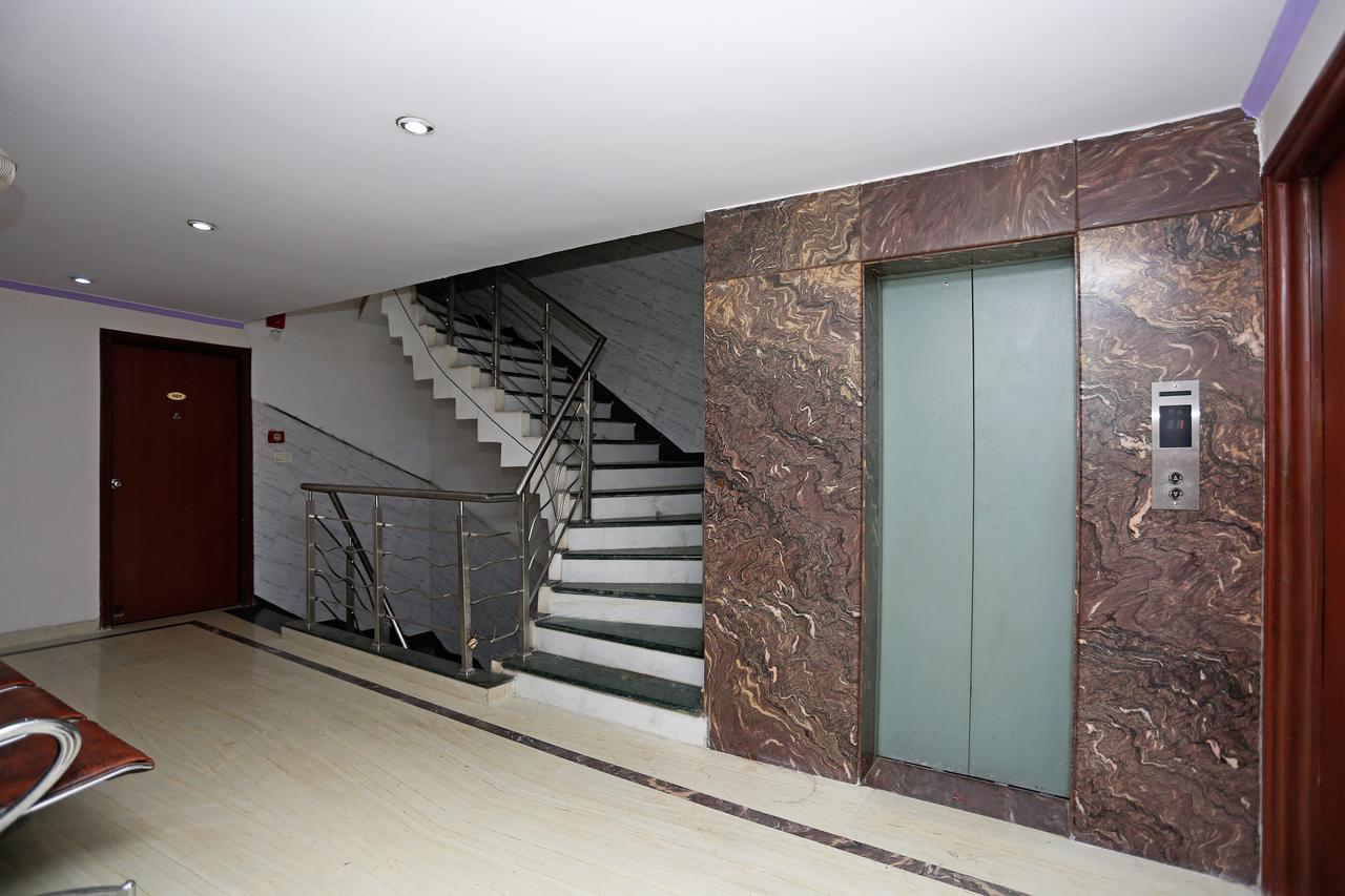 Oyo 5401 Hotel Mid Town Нью-Дели Экстерьер фото