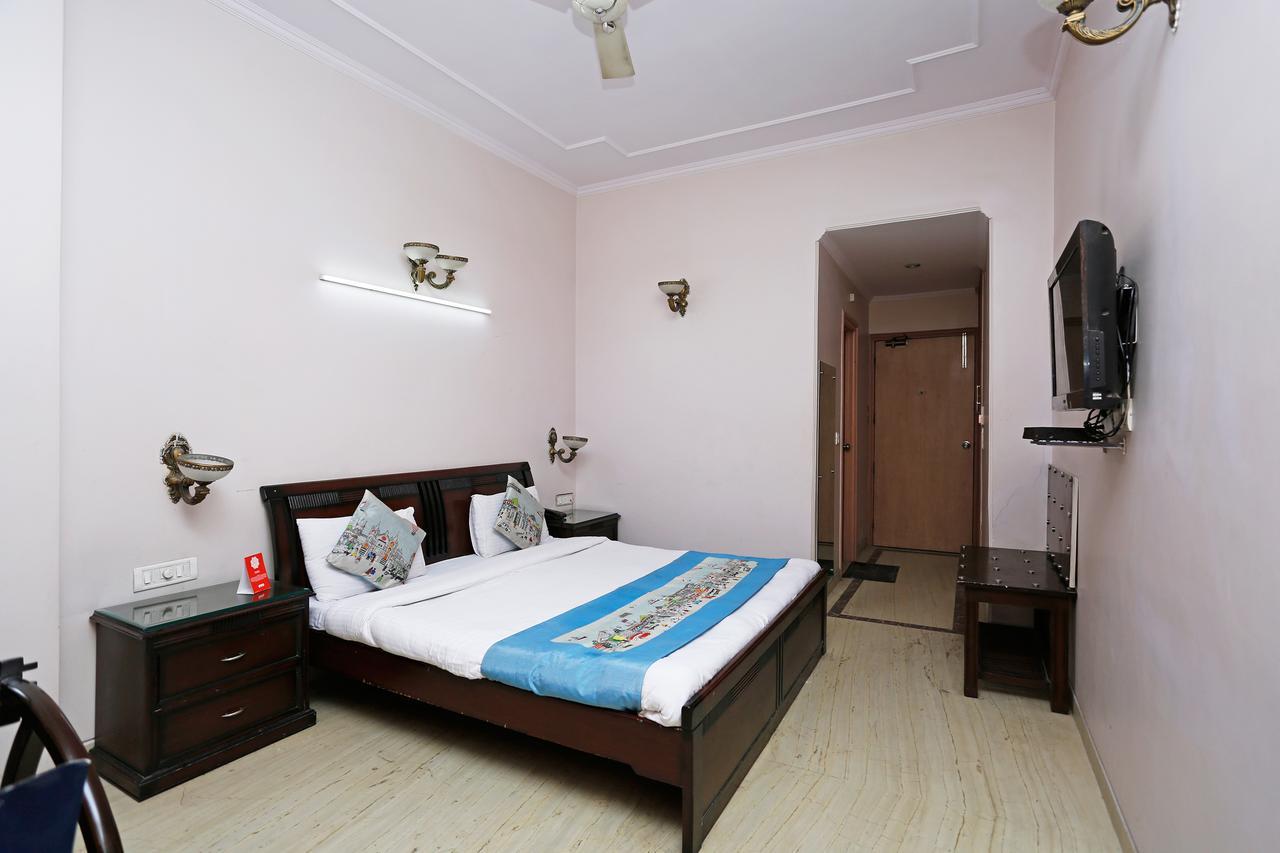 Oyo 5401 Hotel Mid Town Нью-Дели Экстерьер фото